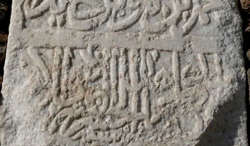 Taşlara yazılmış koca bir tarih: Uşak Sirge'de Germiyanoğlu dönemine ait gizemli kitabe
