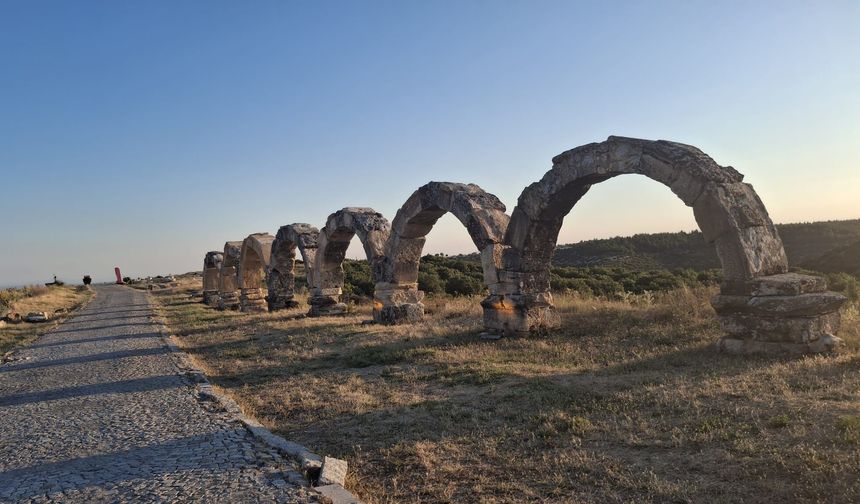 Uşak'ın antik kenti Blaundos, tarihi dokusuyla ziyaretçileri büyülemeye devam ediyor