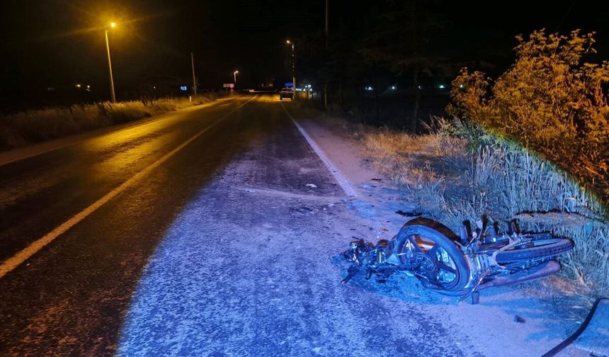 Afyonkarahisar'da otomobil ile motosikletin karıştığı trafik kazasında, motosiklet sürücüsü hayatını kaybetti