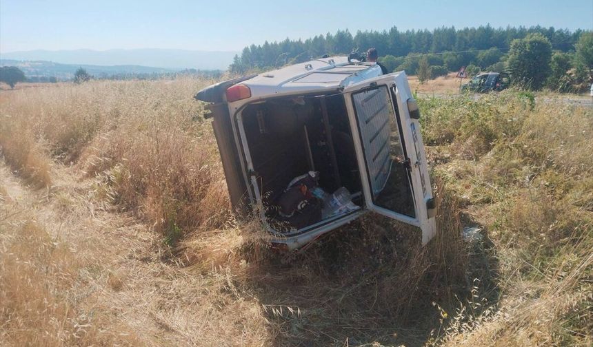 Uşak’ta bir otomobilin şarampole düşmesi sonucu yaşanan kazada 1 bebek yaralandı