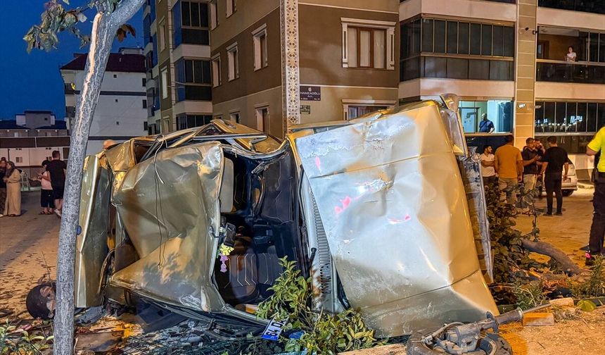 Uşak Yavuz Sultan Selim Caddesi'nde meydana gelen kazadaki otomobilin sürücüsü tutuklandı