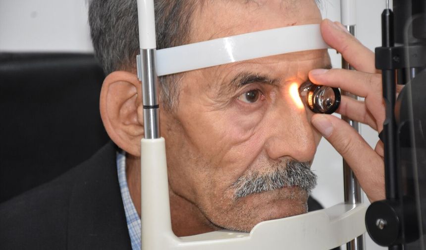 8 ay önce görme yetisini kaybeden Afyonlu Mustafa Suna, sarı nokta operasyonuyla yüzde 80 oranında görmeye başladı