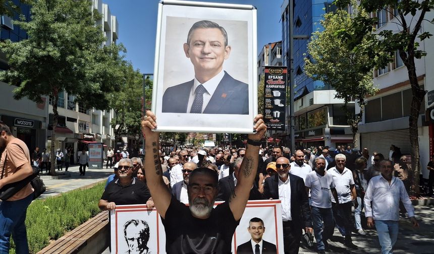 Uşak CHP İl Binasını terk ettiler
