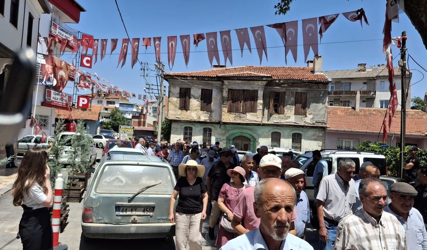 Uşak CHP İl Binasını terk eden Arslan: 2 gün istedik, gerekirse gaz bombasıyla gireriz dediler