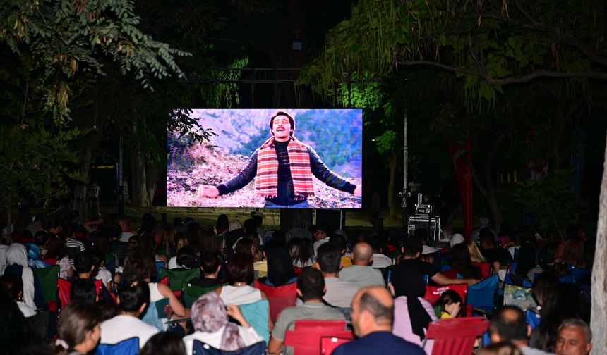 Uşak'ın ardından Manisa'da da Kadir İnanır filmleri gösterime girmeye başladı