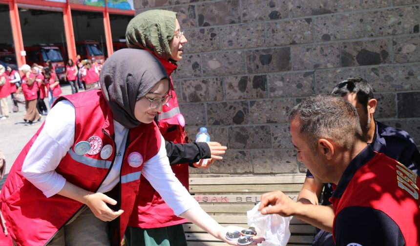 Damla Gönüllülük Hareketi Projesi'nin gönüllüleri Uşak'ta ki faaliyetlerine devam ediyor