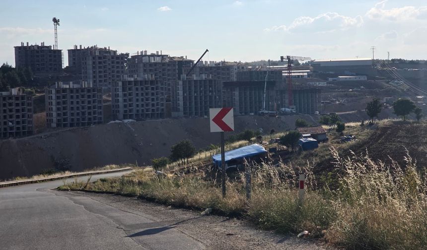 Uşak Dikilitaş’taki TOKİ konutları yapımının mesaisi devam ediyor