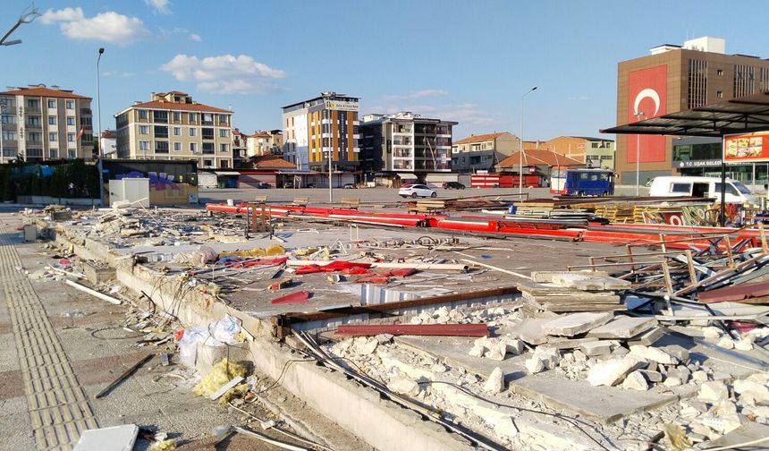 Uşak'taki balık pazarı da eski yerine gidiyor