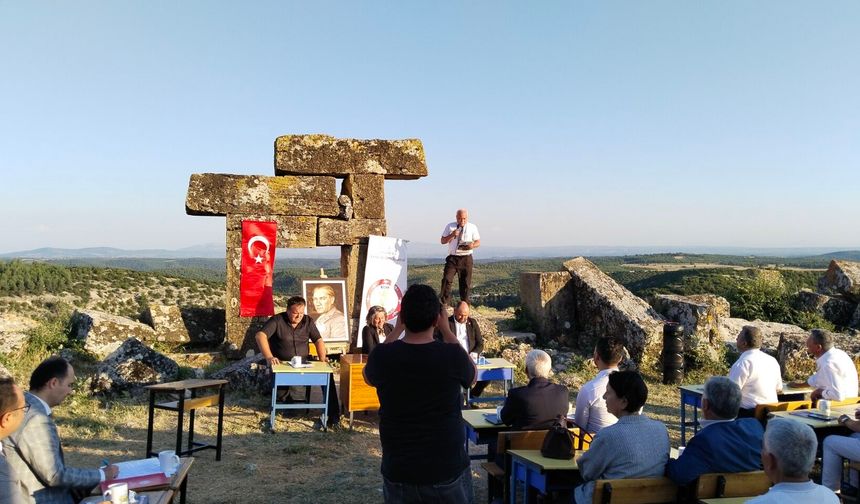 Mutlak butlan kavgasını, Uşak'taki 2 bin yıllık mekanda da sürdürdüler!