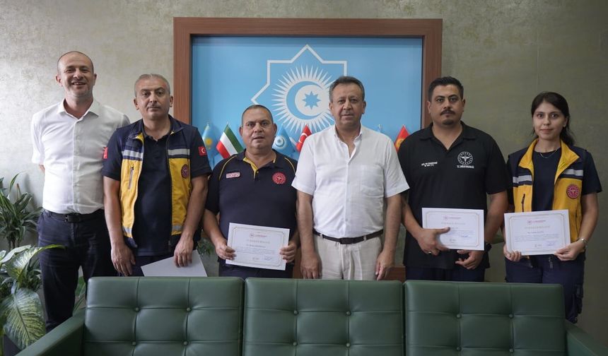 Uşak'ta 2 dakika içinde hastaya giden 112 sağlık ekibine belge verildi
