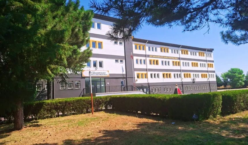 LGS'ye göre yüksek puanla öğrenci alan Uşak ŞAKAL yenilendi