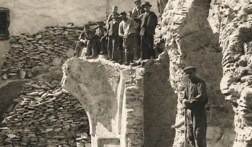 Belgeselci Alp Arslan Dur bir gravürün sırrını araladı: Uşak’ın kayıp yeni hamamı!