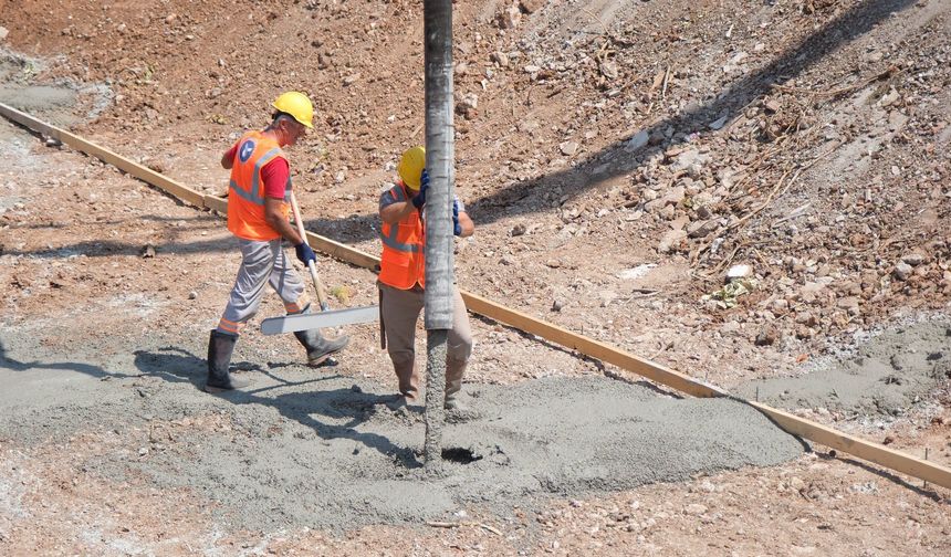 Uşak'ın yeni öğretmenevi binasının temeli atıldı