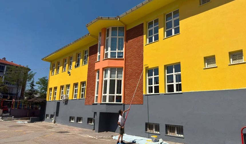 Uşak Sait Sabri Ağoğlu Lisesi ve Yaşar Akar İlkokulu yeni eğitim yılına hazır
