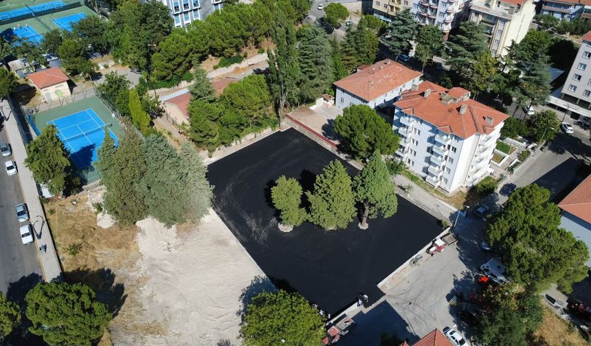 Demirci’nin Prestij Caddesi ve Şehit Astsubay Uğur Palancı arasında 100 araçlık otopark yapıldı