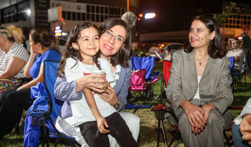 Uşak Belediyesi'nin Mahalle Şenlikleri, 100. Yıl Parkı'nda devam etti