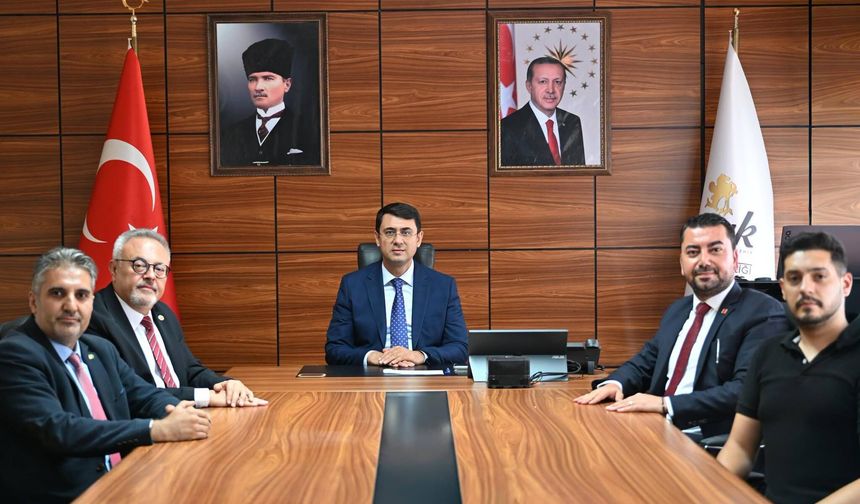 CHP Uşak Milletvekili Ali Karaoba ve CHP Uşak İl ve İlçe  Teşkilatı, Vali Kartal ile muhtarları ziyaret etti