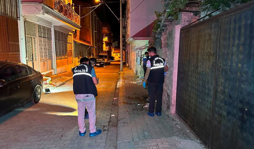 Uşak Sarayaltı Mahallesi'nde 1 kişinin ağır yaralandığı olayın ardından 2 kişi tutuklandı