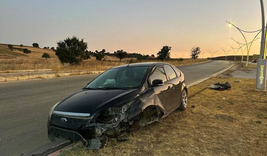 Uşak Fevzi Çakmak Mahallesi'ndeki kazada 2 kişi yaralandı