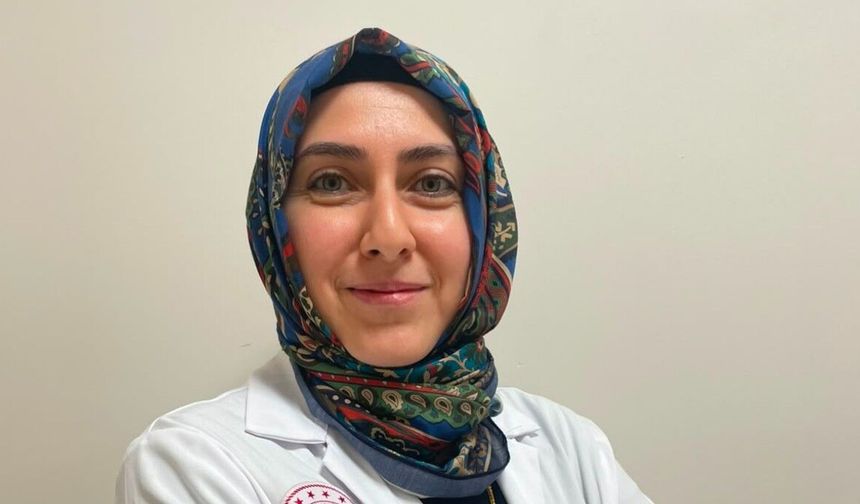 Uşak'ta yüksek gebelik riskinin giderilmesini sağlayan Betül Akgün Aktaş, doçentliğini aldı