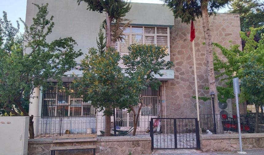 Uşak Işık Mahallesi'ndeki Ragıp Soysal Çocuk Kütüphanesi, yeni eğitim yılına yetişecek