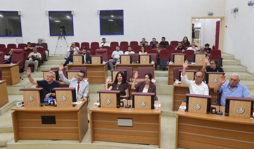 Uşak Belediyesi Meclisi'ndeki 15 bağımsız üye önümüzdeki günlerde karar verecek!