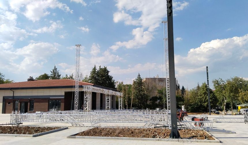 Uşak'ta Kıraç ve Poizi konserlerinin tarih ve saatleri belli oldu