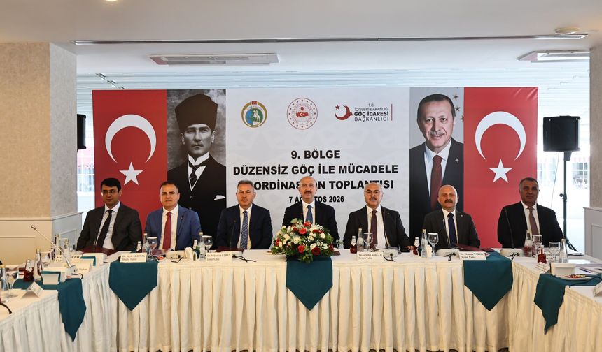 Uşak Valisi Serdar Kartal, düzensiz göçle mücadele toplantısına katıldı