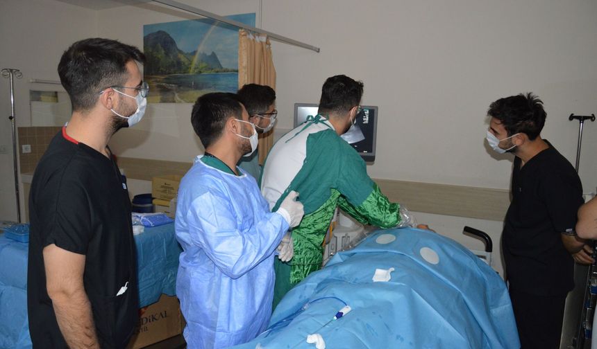 Uşak Eğitim ve Araştırma Hastanesi'nde ilk kez tiroid ablasyonu yapıldı