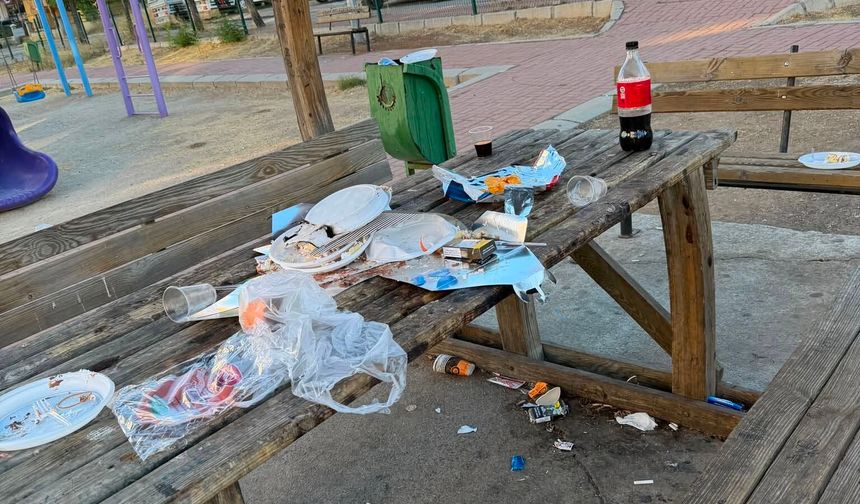 Uşak Kemalöz Mahallesi'ndeki bu manzara, 'Yazıklar olsun' dedirtti