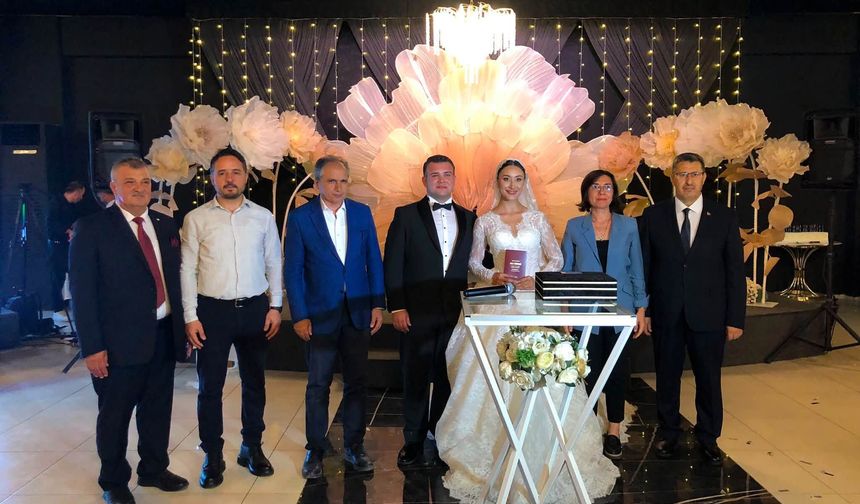 Nuri Demir'in kızı Aysel Demir ve Yiğit Altınsoy dünya evine girdi