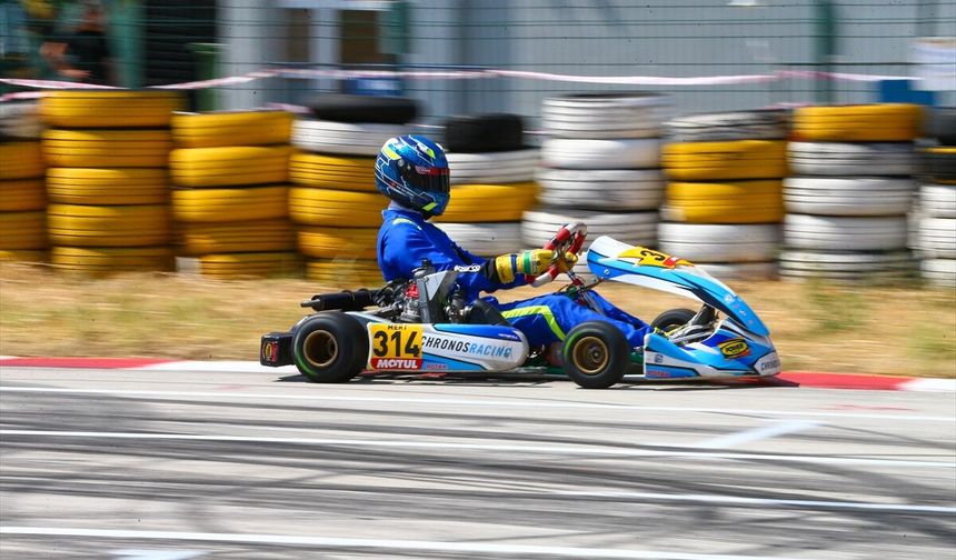 Uşak Belediyesi Yarış Pisti'nde Karting mücadelesi