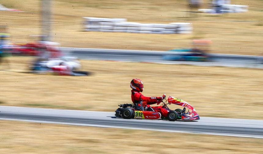 Karting Şampiyonası beşinci ayağı Uşak'ta yapıldı! İşte dereceye giren isimler