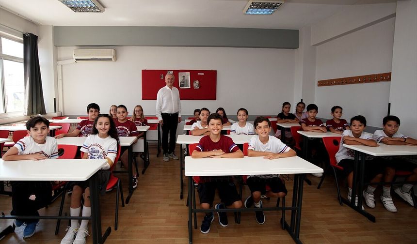 Buca Makbule Süleyman Alkan Ortaokulunda ikiz öğrenci sayısı 26'ya ulaştı