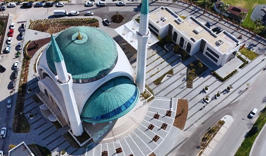 Uşak'ta camiye karşı olmadıklarını fakat önceliklerin sırasına göre hareket edilmesi gerektiğini vurguladı