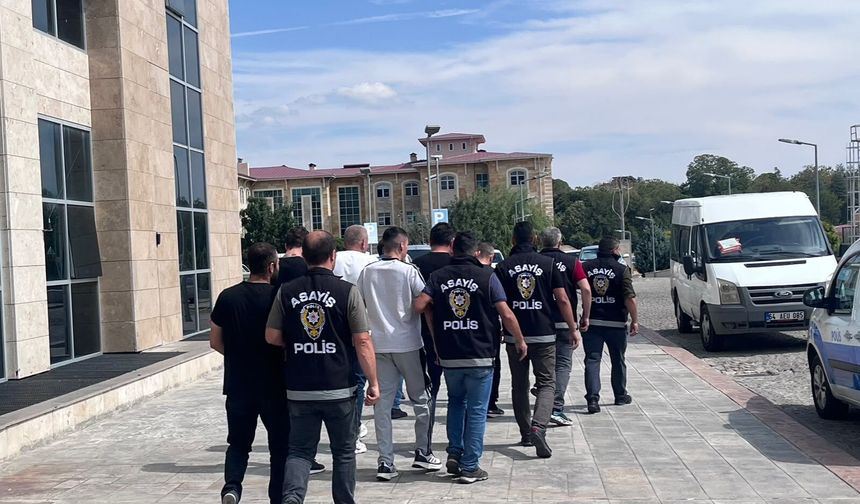Uşak'ta hakkında hapis cezası alınan 13 kişi cezaevine kondu