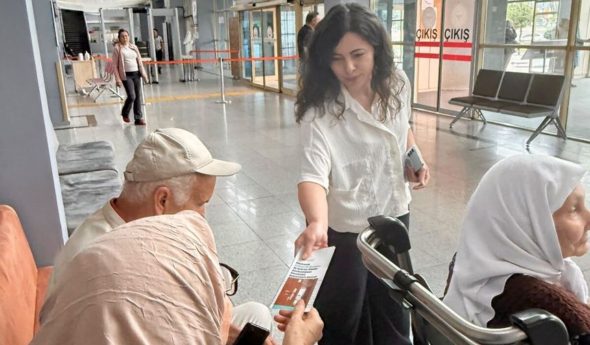 Uşak Eğitim ve Araştırma Hastanesi'nde Alzheimer'e karşı farkındalık etkinliği yapıldı