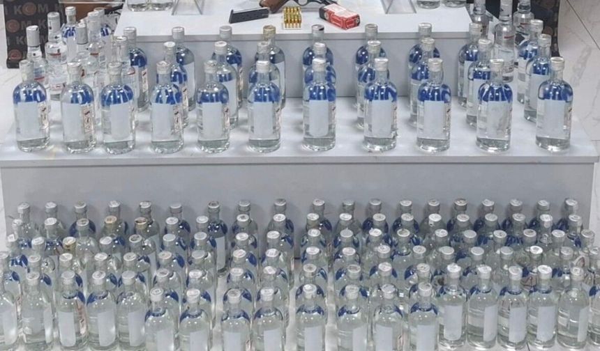 Uşak İl Emniyet Müdürlüğü 4 adresteki operasyonda kaçak alkol ve çeşitli suç unsurları ele geçirdi