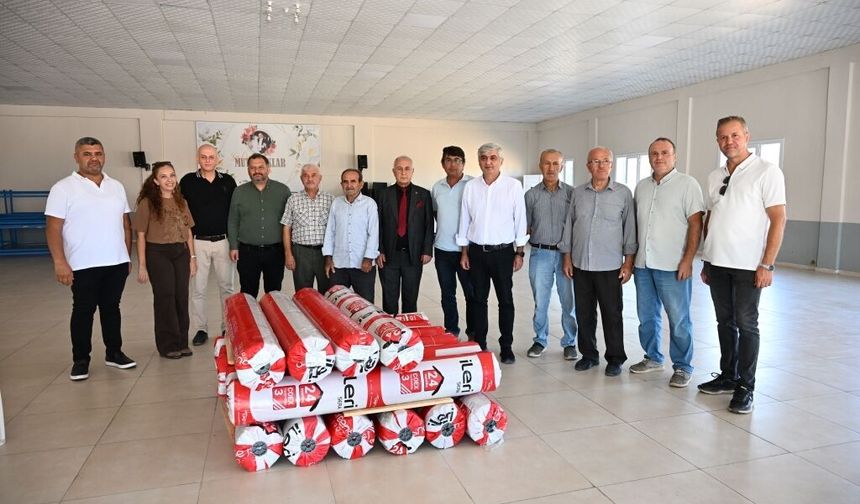 Osmancalı'daki çilek üreticilerine destek
