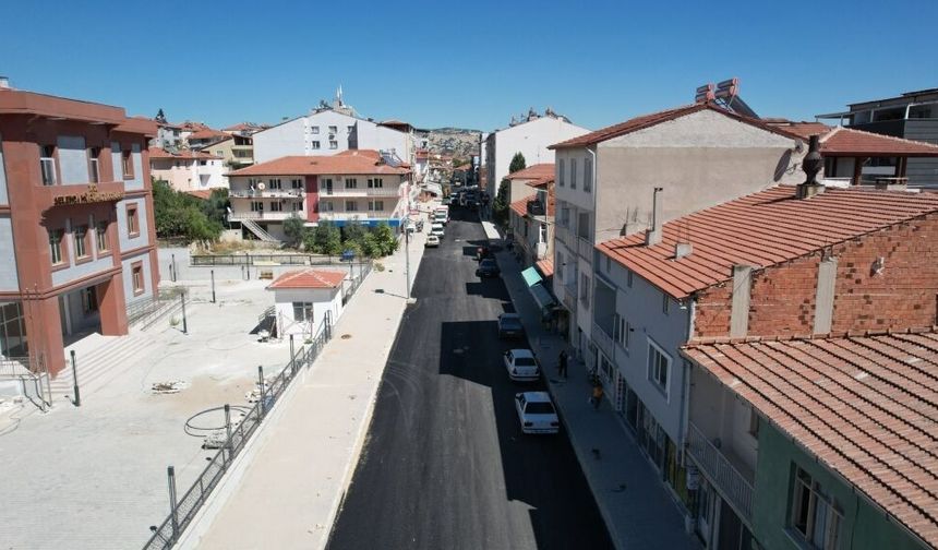 Selendi Atatürk Caddesi'nde trafik çift şeritli olarak akacak