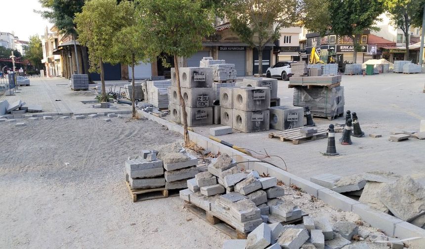 Uşak Mende Pazarı esnafı, şantiyeye dönen bölgenin bir an önce normale dönmesini istiyor