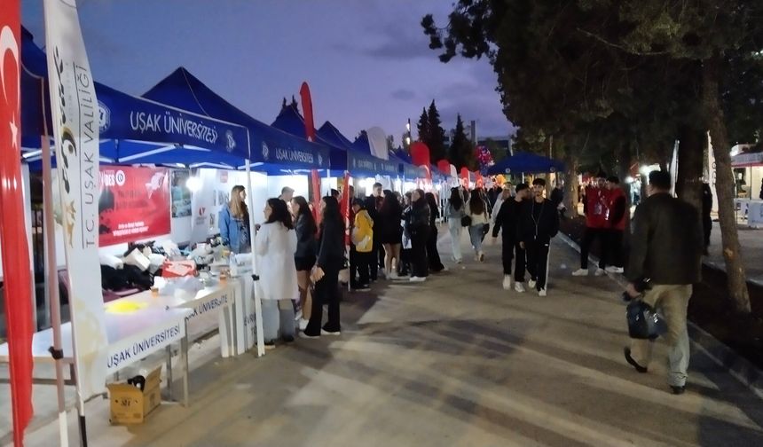Uşak'ta Kampüsten Şehre Gençlik Buluşması, Millet Bahçesi'nde yapıldı