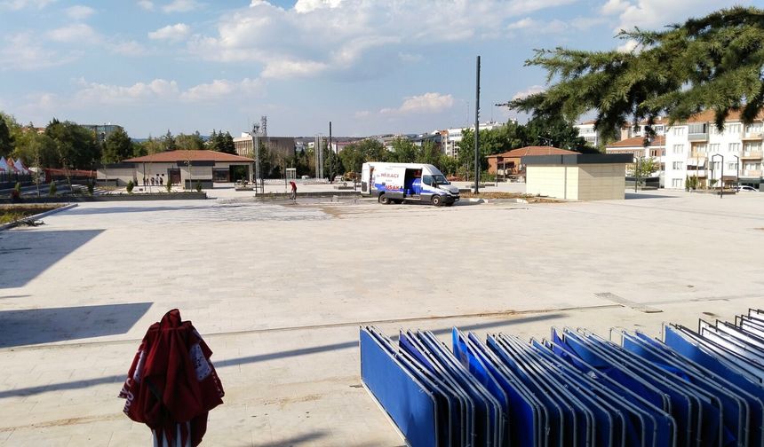 Uşak Lisesi'ni geri istiyorum yürüyüşü yapılacak