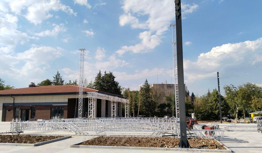 Uşak Üniversitesi ve kent merkezi arasında konserler için ücretsiz servis kaldırılacak