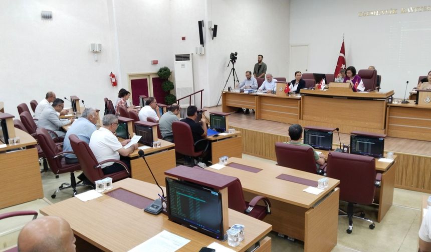 Uşak Belediye Meclisi'nde aritmetik değişti! Tolga Pirinçci tüm komisyonlara girmek durumunda kaldı!