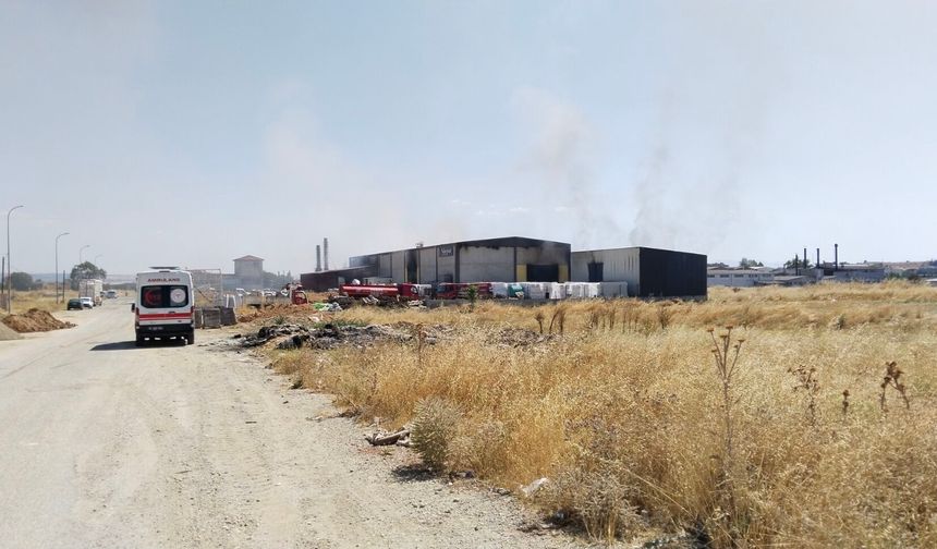 Uşak'ta Festiva AVM'nin bulunduğu bölgedeki işletmede yangın