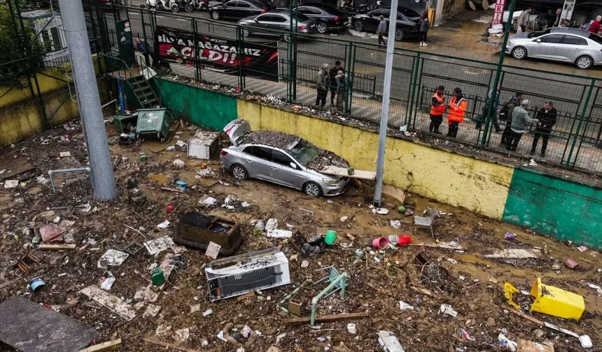 İstanbul ve Sakarya'da sel! Bakan Çiftçi ve Bakan Kurum bölgede inceleme yaptı!