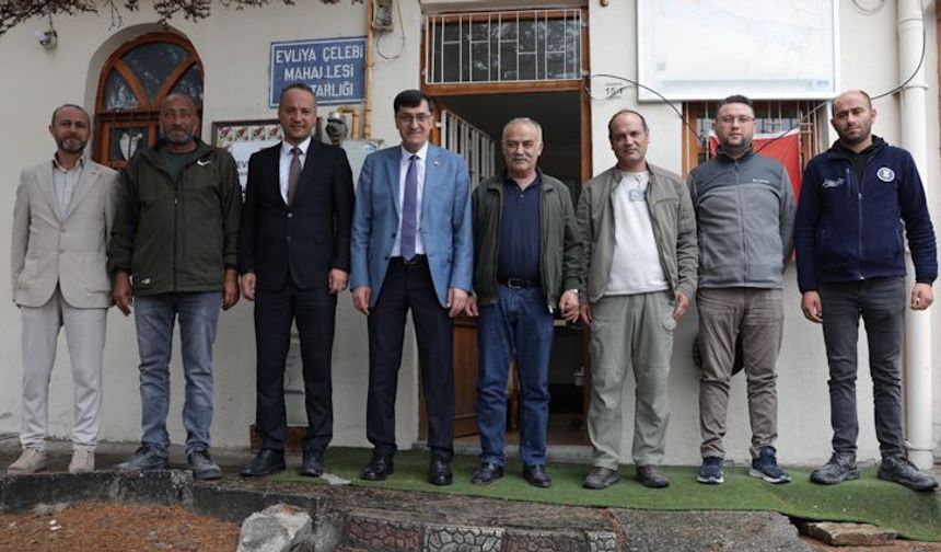 Kütahya Belediye Başkanı Kahveci, Evliya Çelebi Mahallesi'ndeki çalışmalarla ilgili mahallelinin görüşlerini aldı