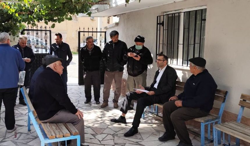 1 ay önce ayağı kırılan Uşak İl Tarım ve Orman Müdürü Bilir, toparlanarak yeniden köy ziyaretlerine başladı