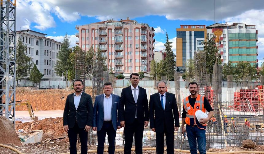 Uşak yapılan 168 kişilik otel ve akşam sanat okulu inşaatında inceleme yaptılar